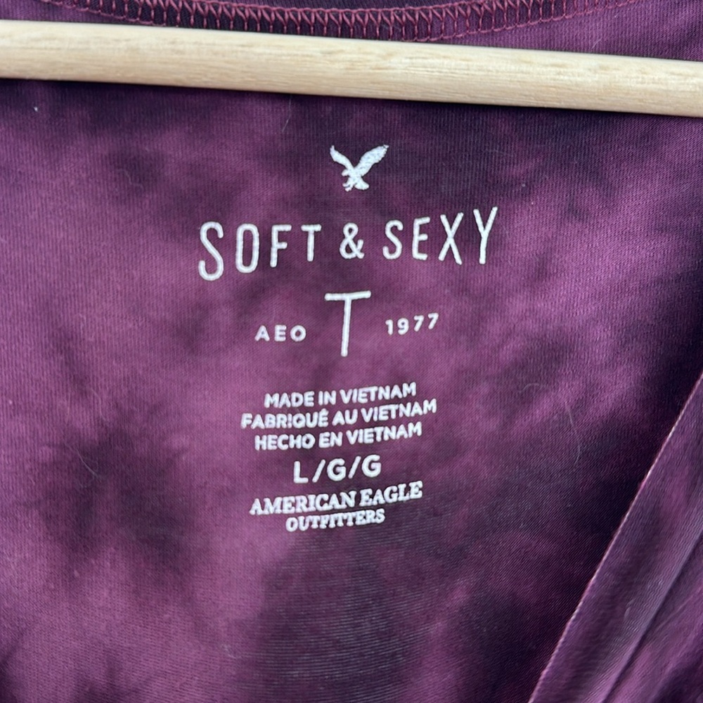 American Eagle Outfitters Maroon Tie-Dye Tee - Picture 2 of 3